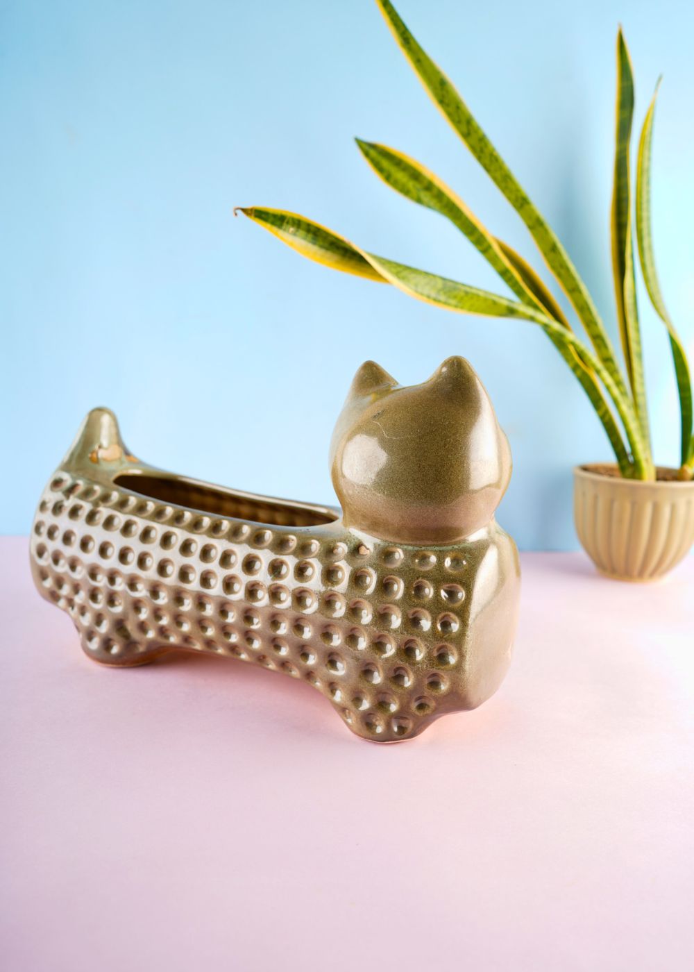 grey cat planter made by ceramic 