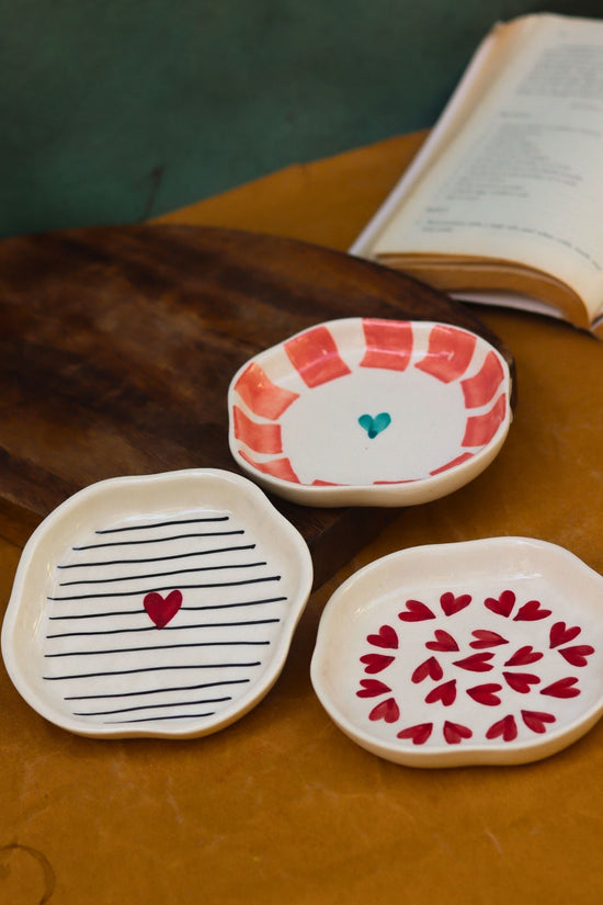 Set of 3 - Heart & Lined Dessert plate