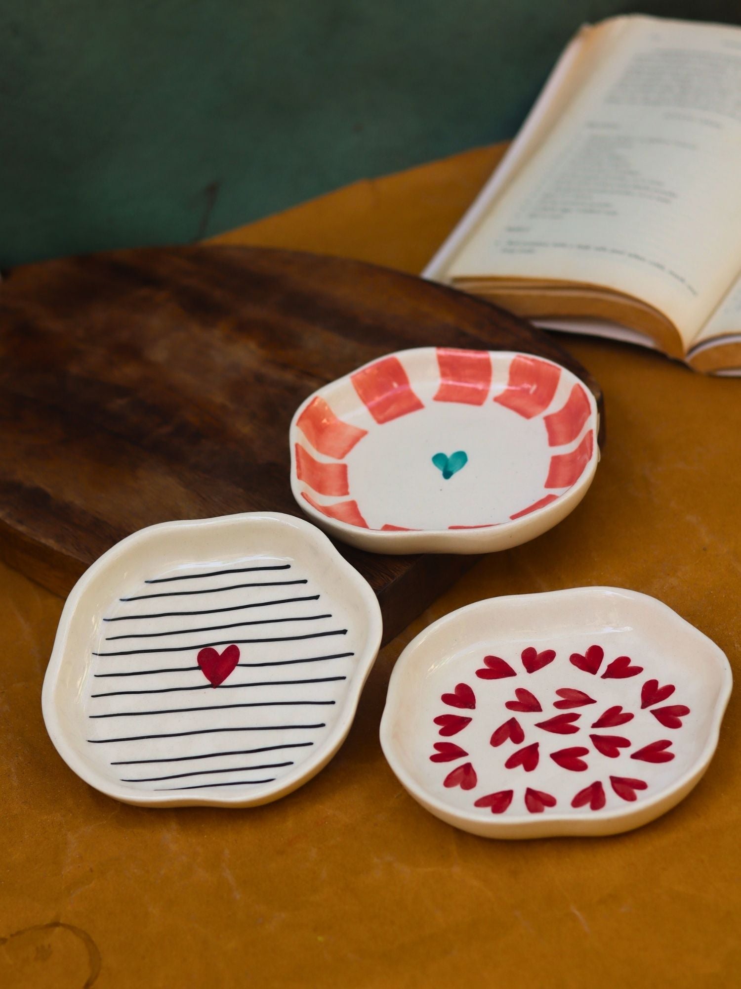 Set of 3 - Heart & Lined Dessert plate