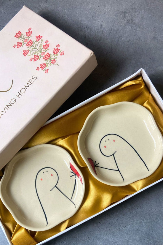Hum - Tum Handmade Dessert plate in a Gift Box made by ceramic
