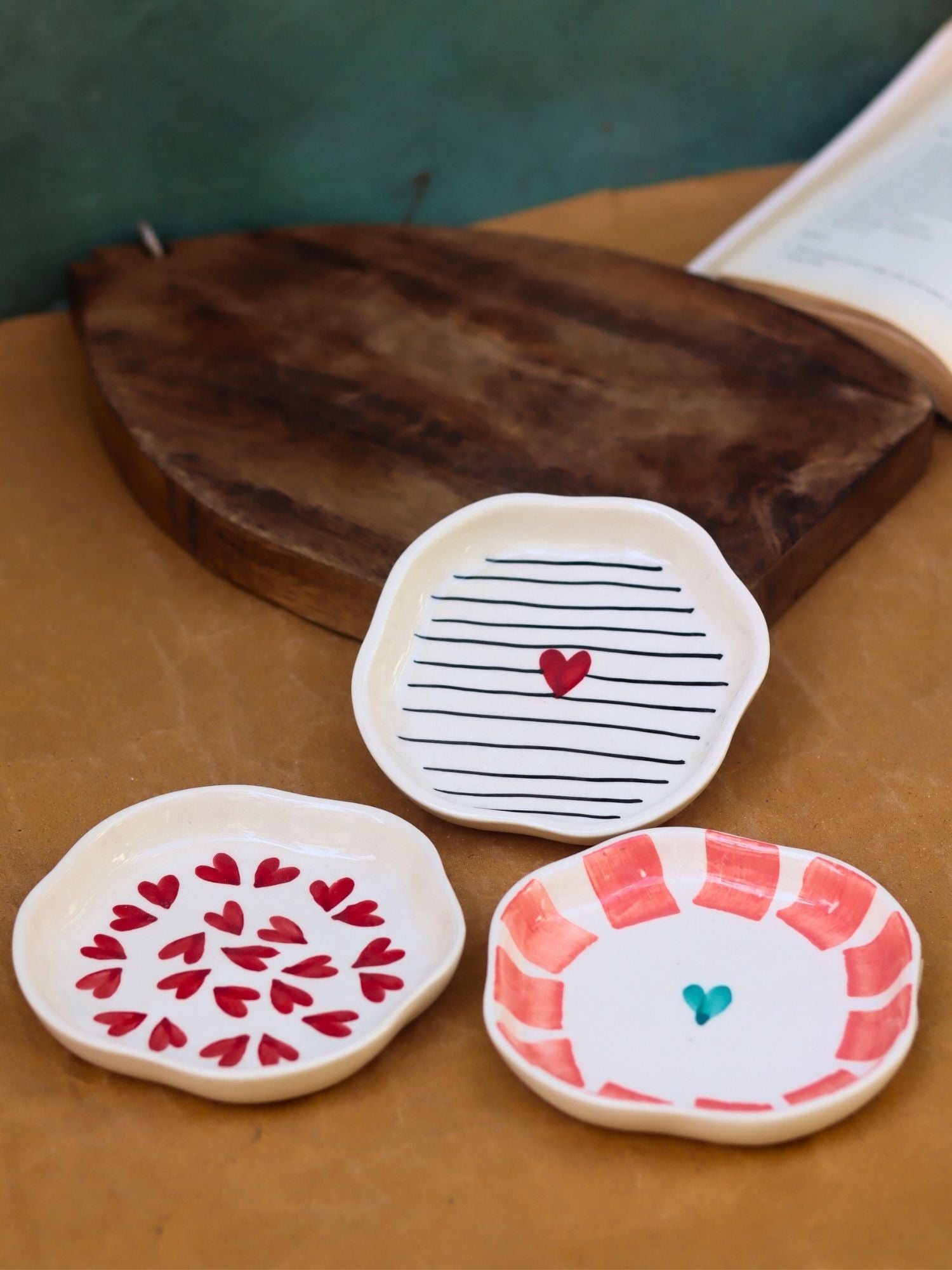 Set of 3 - Heart & Lined Dessert plate