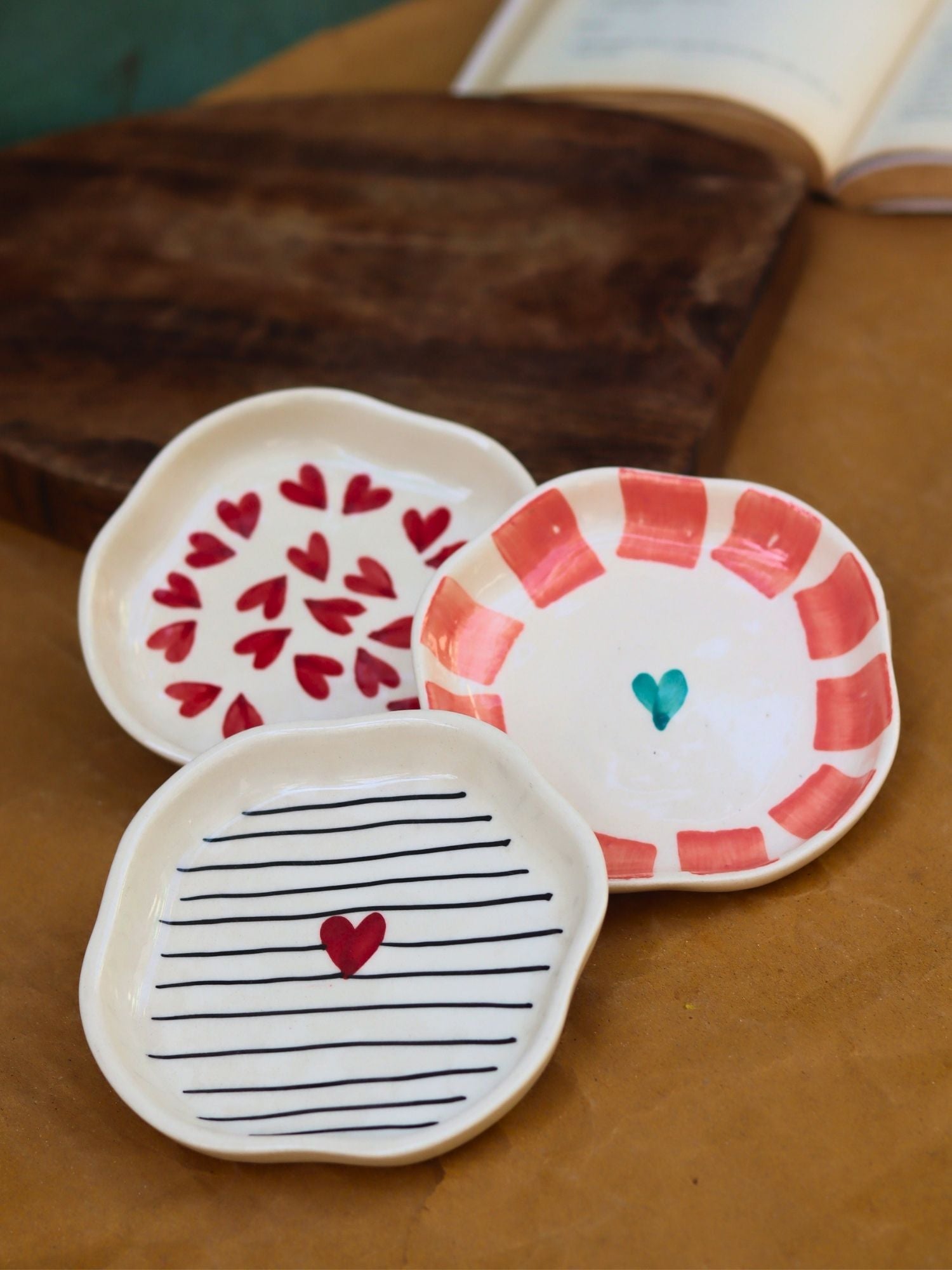 Set of 3 - Heart & Lined Dessert plate