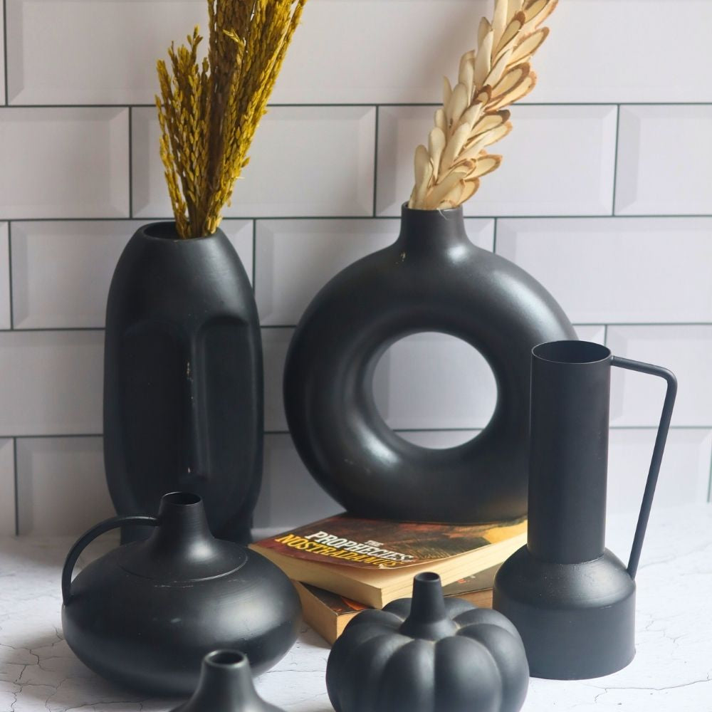 set of 6  black vases for the price of 5 combo