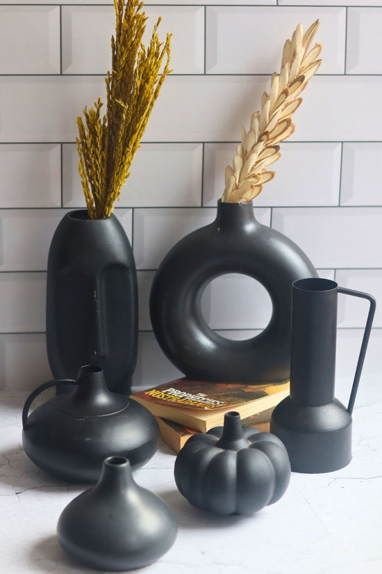 set of 6  black vases for the price of 5 combo