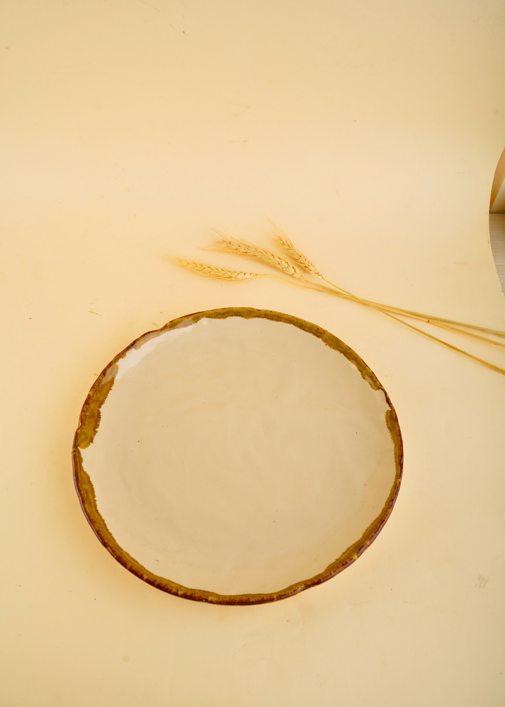Ivory stoneware plate 