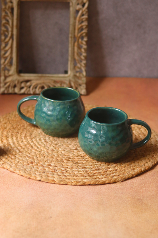 Green honeycomb mug on mat 