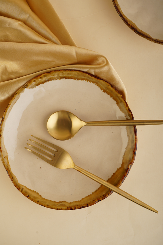 Ivory stoneware snack plate with cutleries 