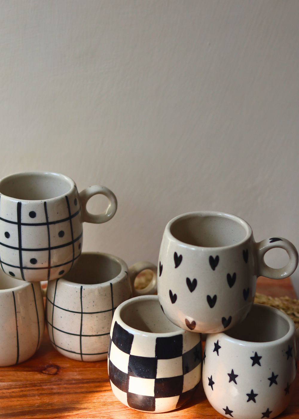 cuddle mugs with black & white color