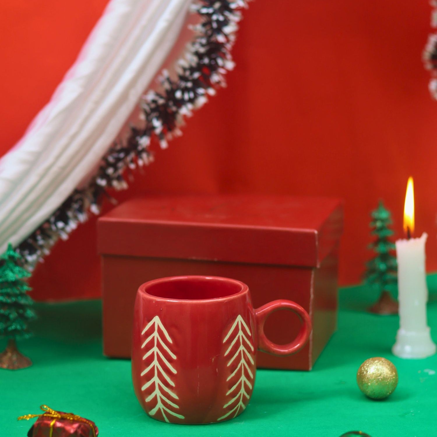 Christmas Tree Cuddle Mug - Red in a Gift Box made by ceramic