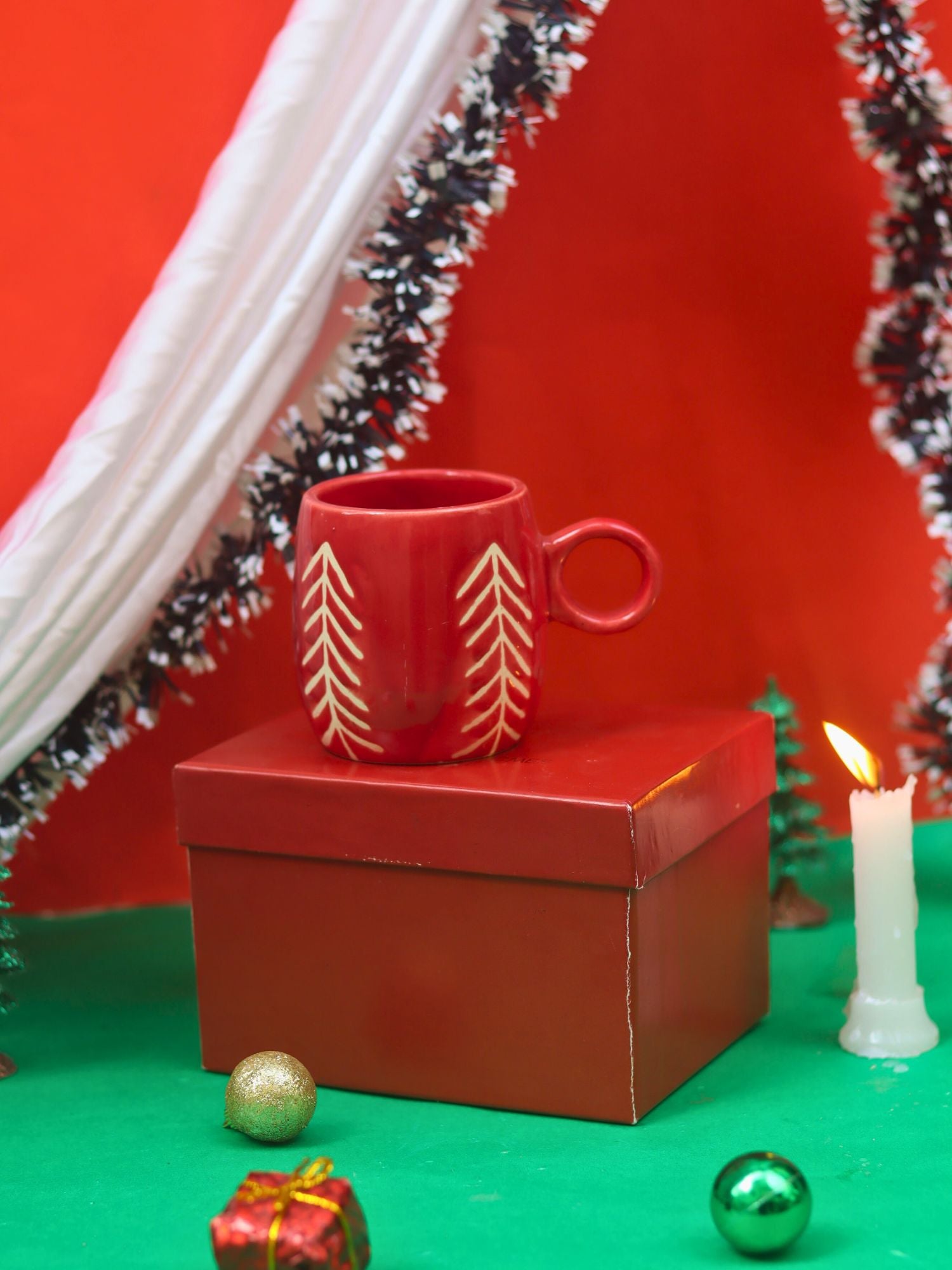 Christmas Tree Cuddle Mug - Red in a Gift Box with premium quality material