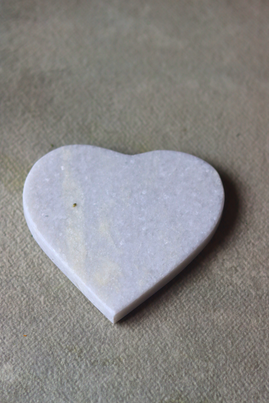Kitchenware white marble heart coaster