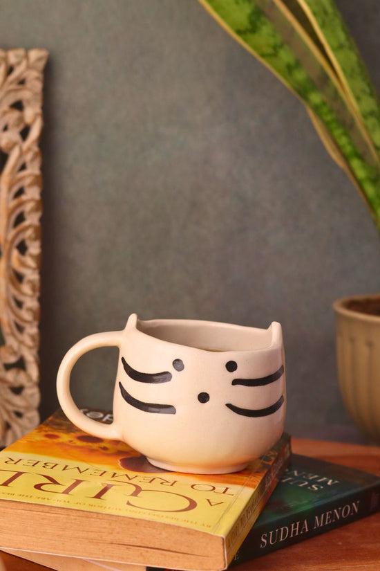kitty mug with for your daily coffee routine 
