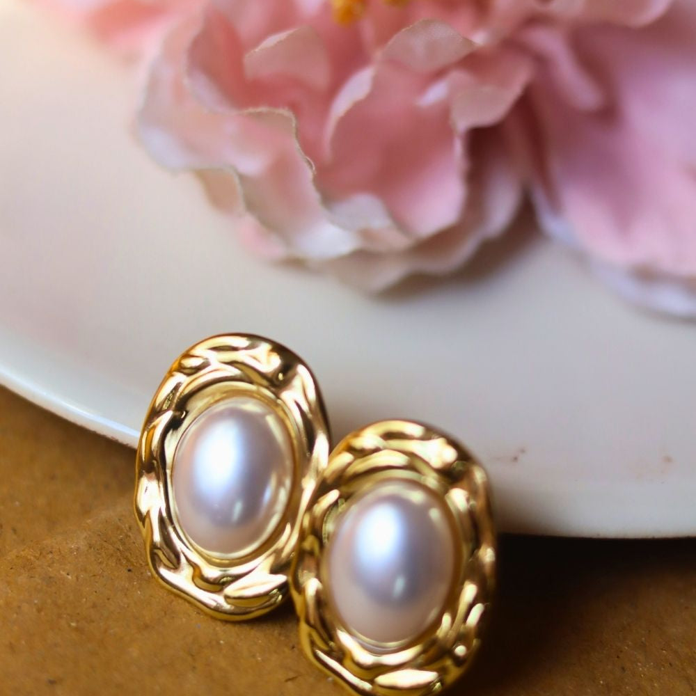 Hypoallergic Statement Pearl Earring