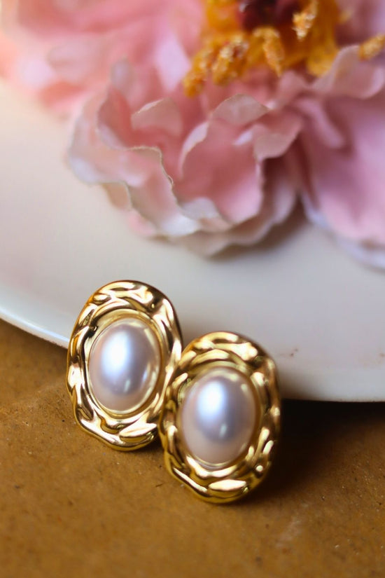 Hypoallergic Statement Pearl Earring