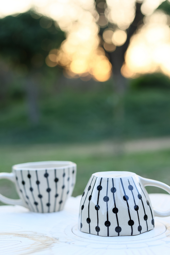 handmade black dotted line mug made by ceramic 