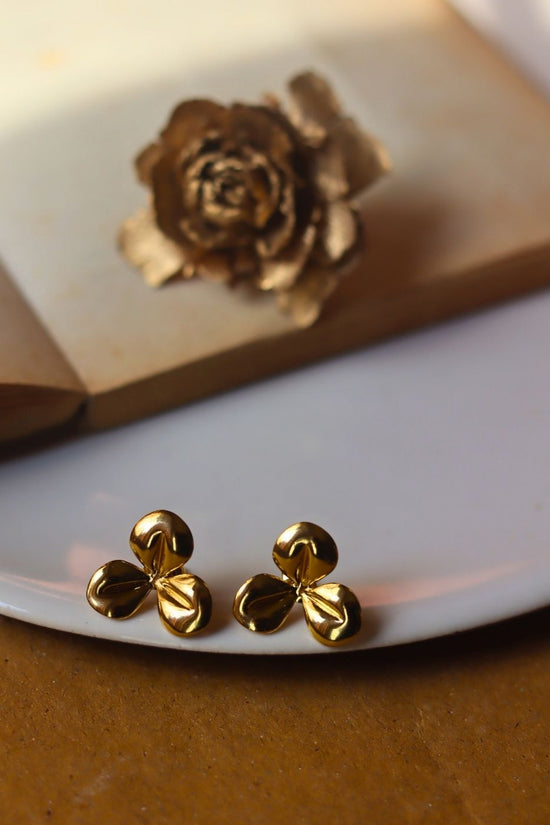Anti tarnish Minimal Flower Earring