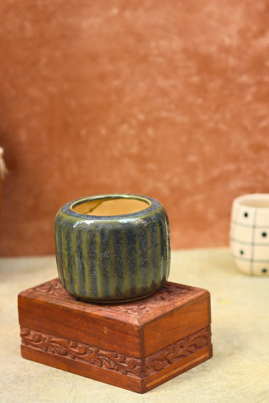 Ribbed Green Planter - Small with premium quality material