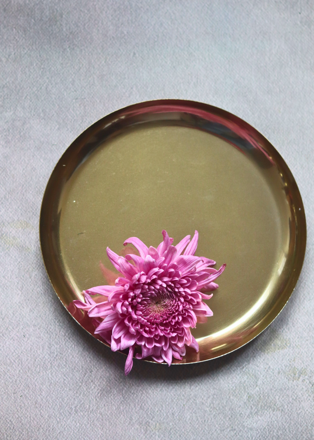 Dinnerware brass plate with flower