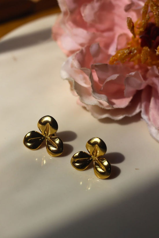 Minimal Flower Earring handmade with premium quality material
