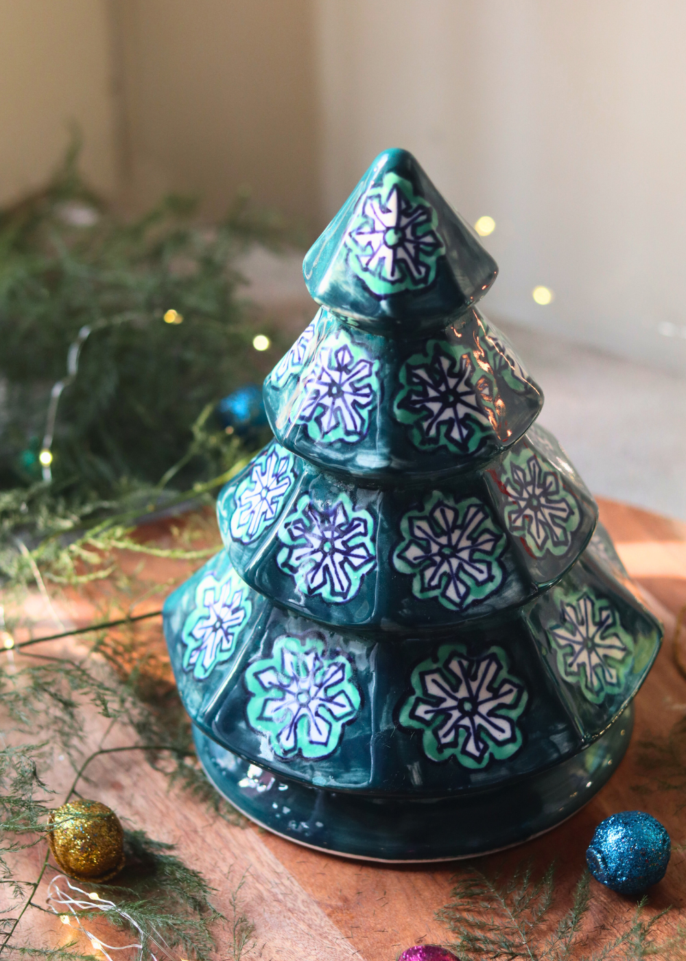 Ceramic green snowflake christmas tree 