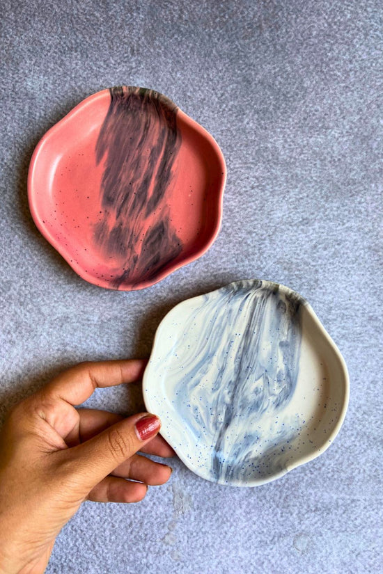 set of two dessert plate made by ceramic 
