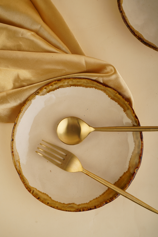 Ceramic snack plate with cutleries 