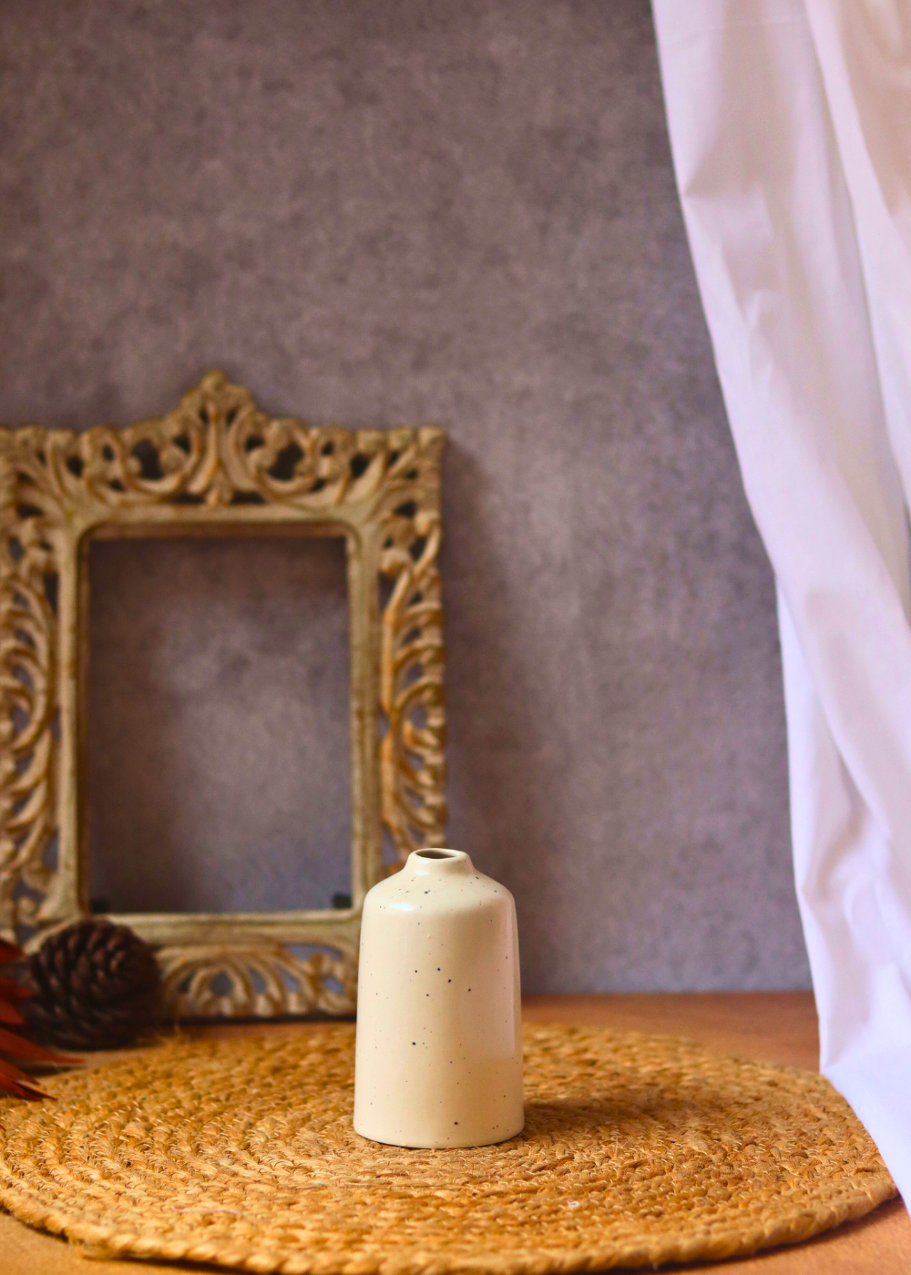 cream bud vase with premium cream color