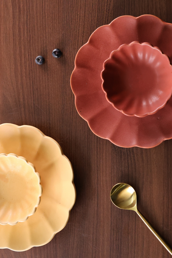 ceramic phool plates with two different colors red & yellow