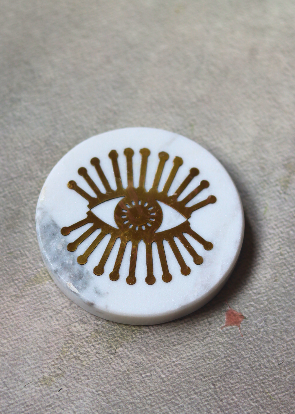 White marble round shaped coaster