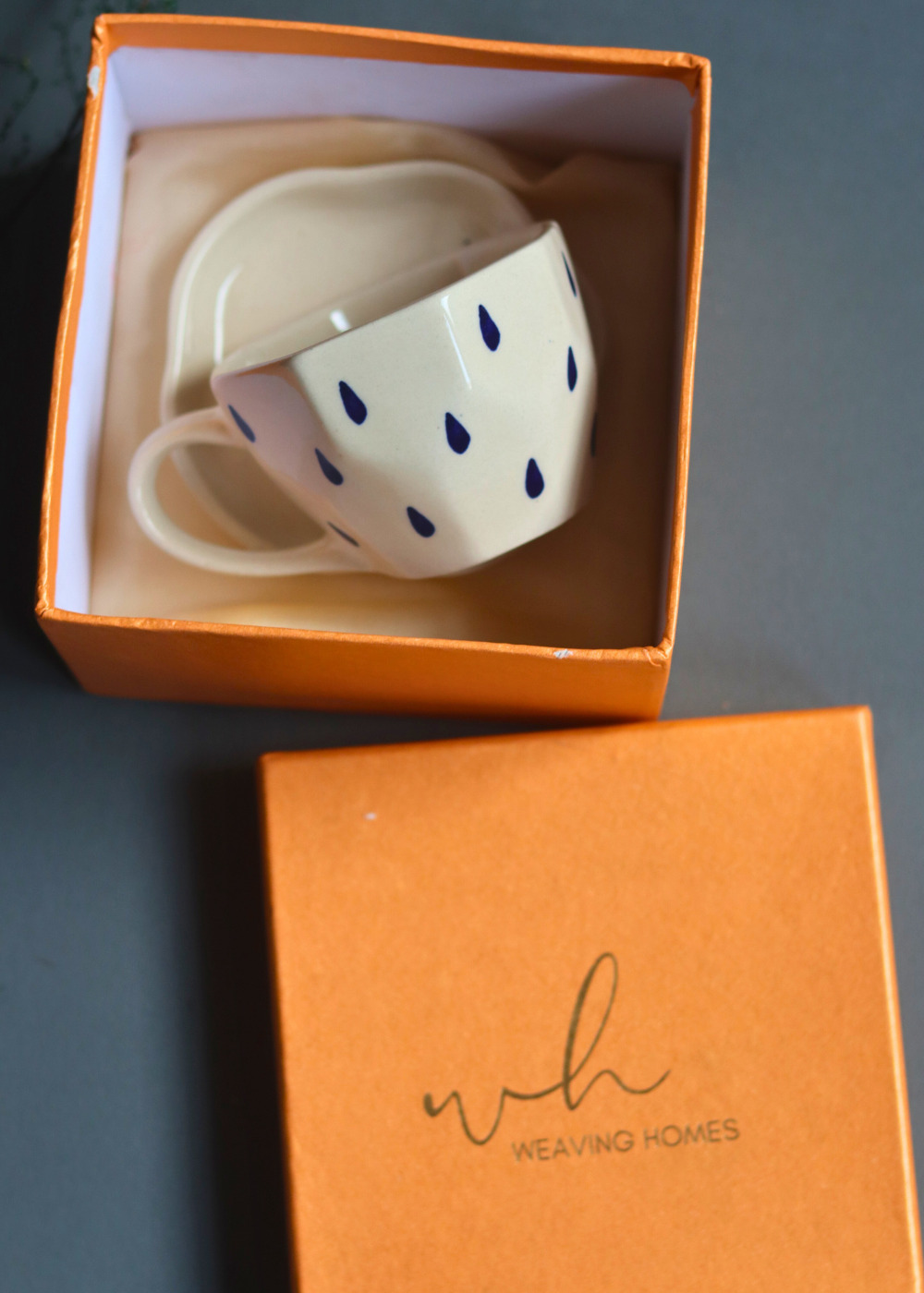Ceramic coffee mug & dessert plate in a gift box