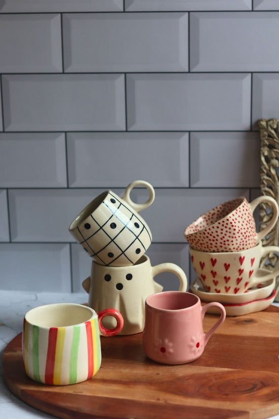Get 4 mugs, get 2 mugs & Saucer FREE 