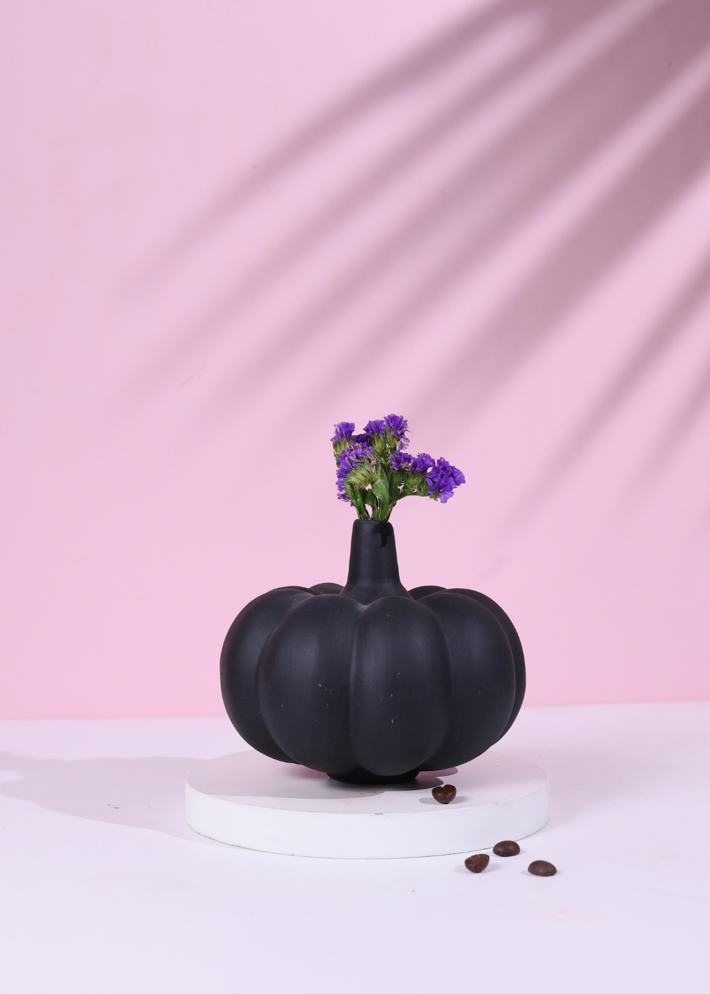 black pumpkin bud vase made by ceramic 