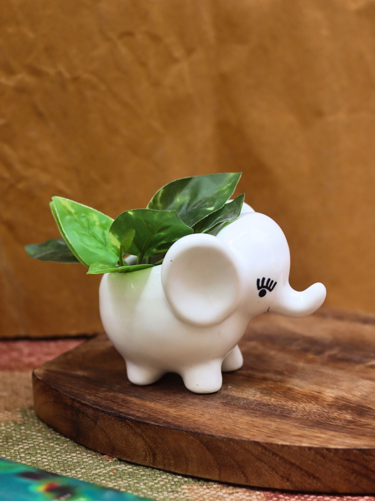 Ele Planter made by ceramic 