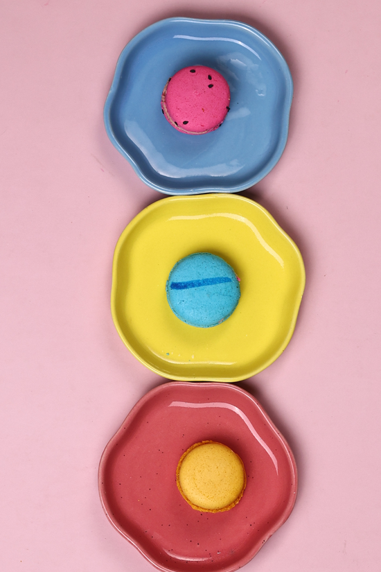three dessert plates made by ceramic 