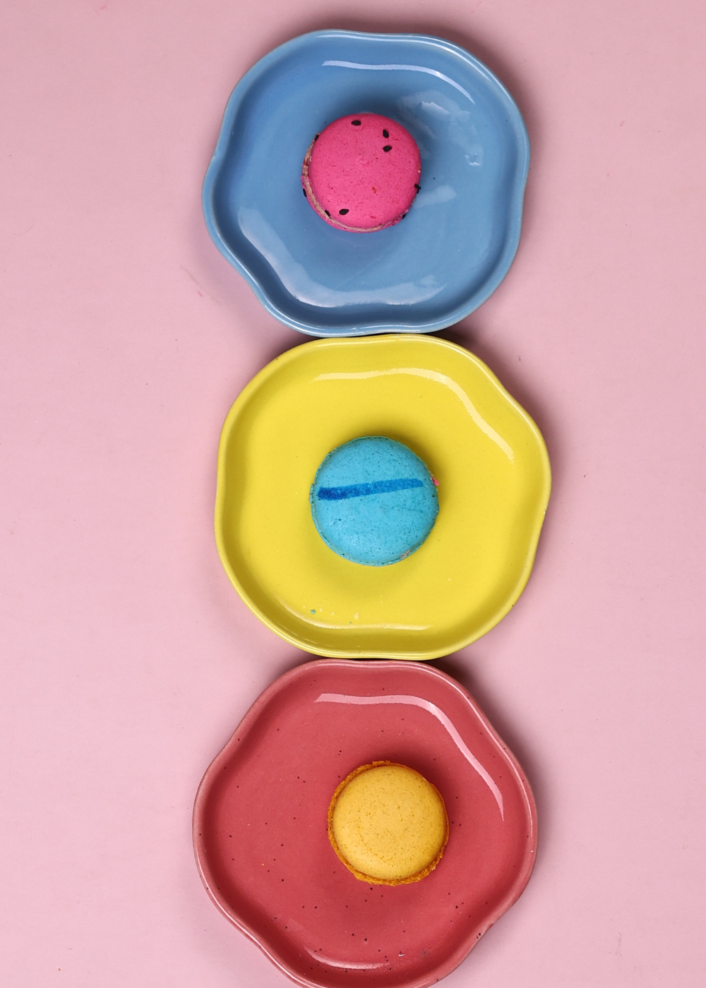 three dessert plates made by ceramic 