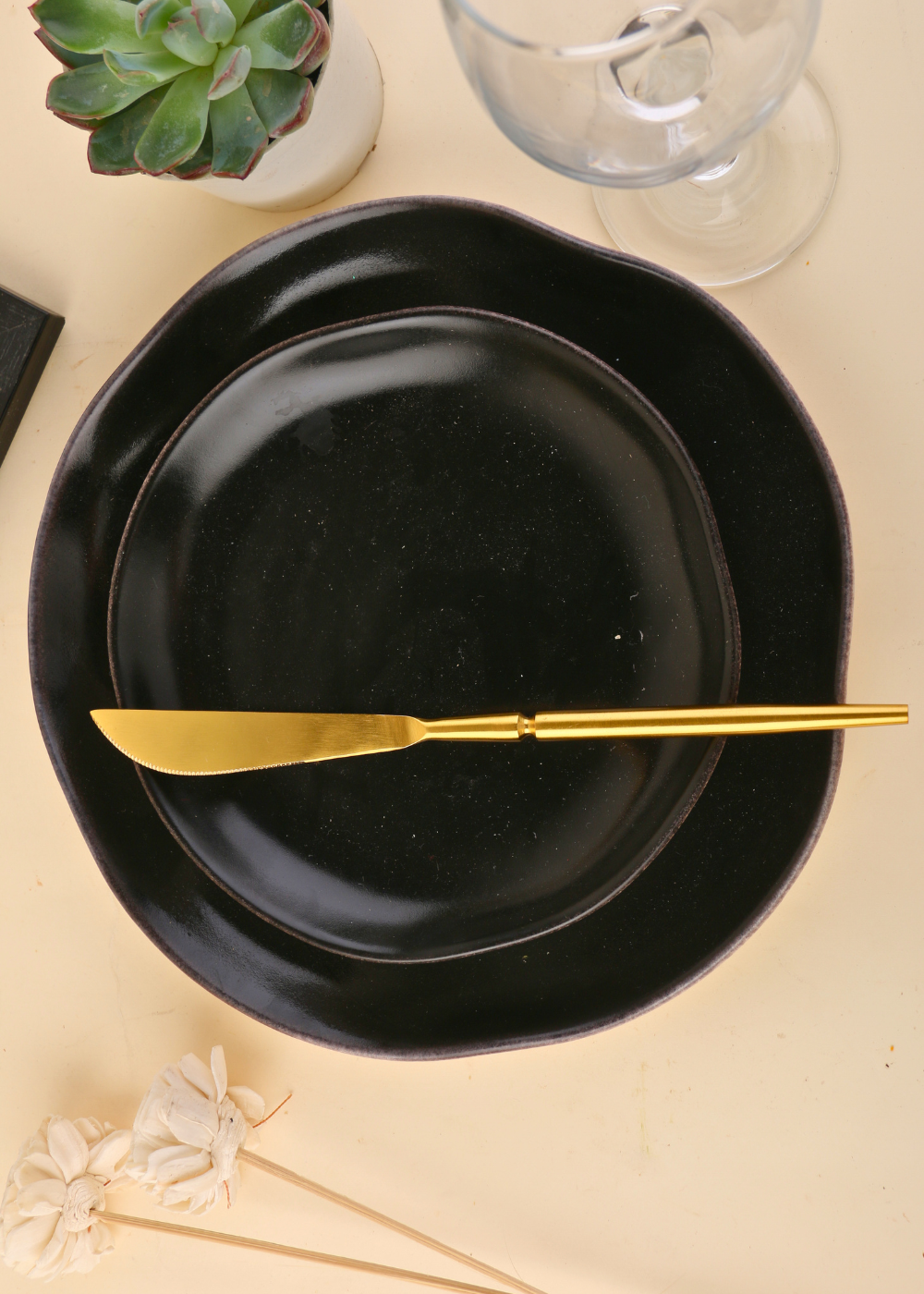 Golden tranquility knife with bowl