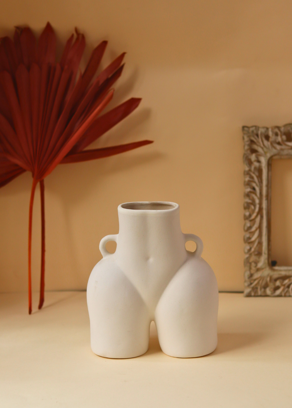 handmade white body vase with pure white color
