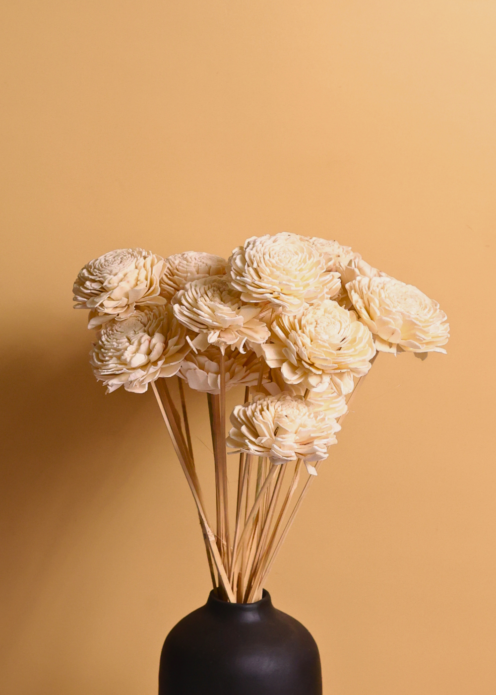 Decent beige color roses bouquet