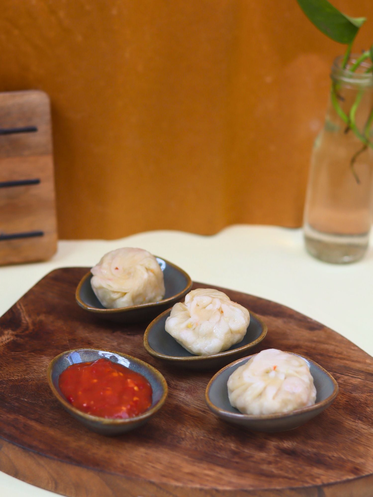 Pebble Server with premium quality material