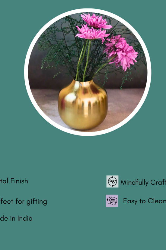aurelia vase with some details 