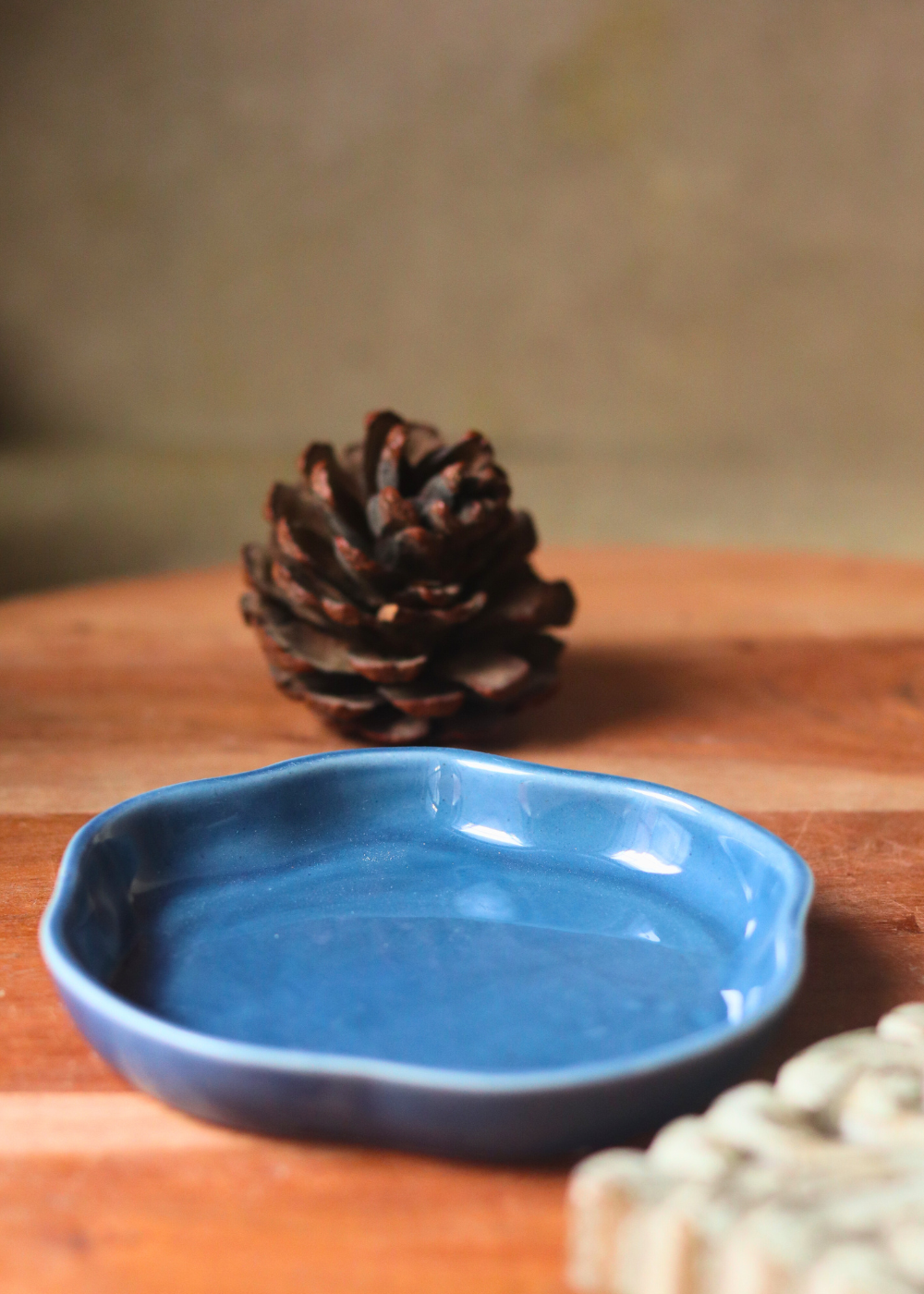metallic blue dessert plate with blue color