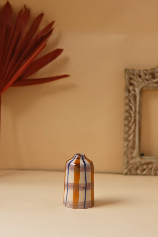 chequered bud vase ceramic 