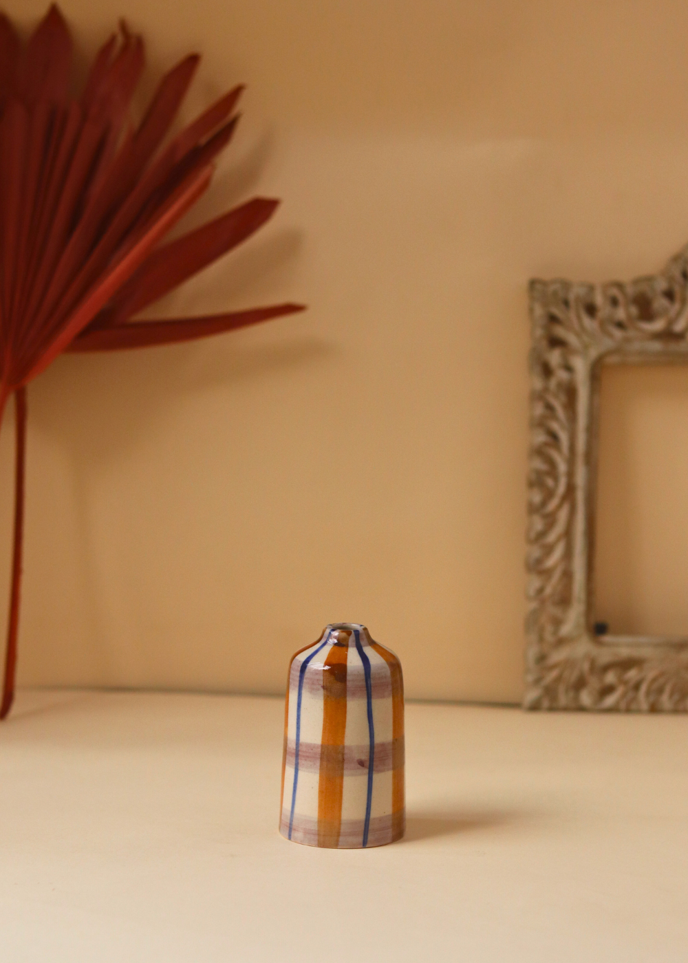 chequered bud vase ceramic 