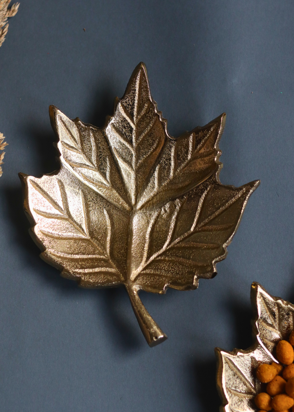 Golden leaf patterned bowl 