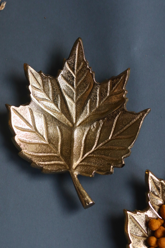 Golden leaf patterned bowl 