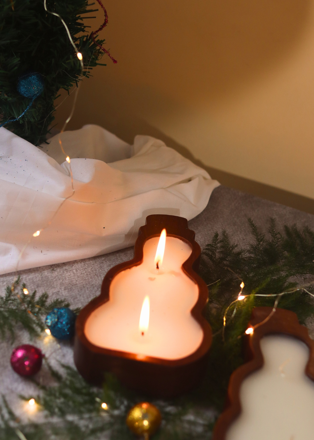 Snowman shaped soy wax candle for christmas