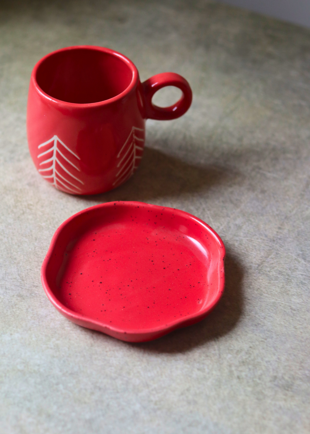 red christmas tree mug & red dessert plate made by ceramic 