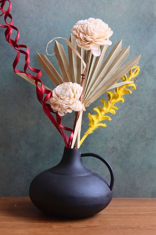 this vase with gorgeous dry flower for your beautiful home decor