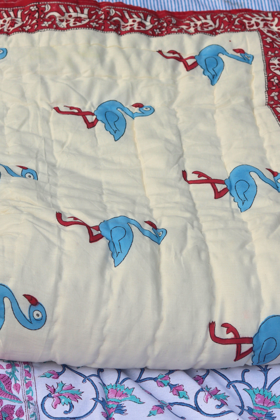 Cotton swan blanket with blue swan