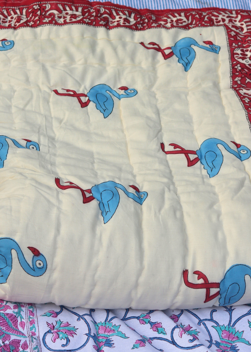 Cotton swan blanket with blue swan